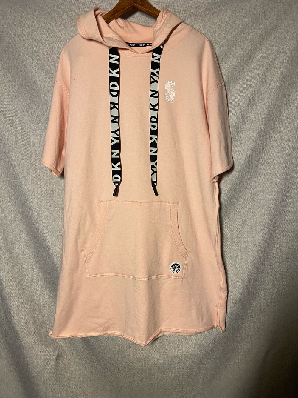 DKNY Peach Short-Sleeve Hooded Tunic with Black Logo Drawstrings. Size L/G/G - Picture 5 of 10